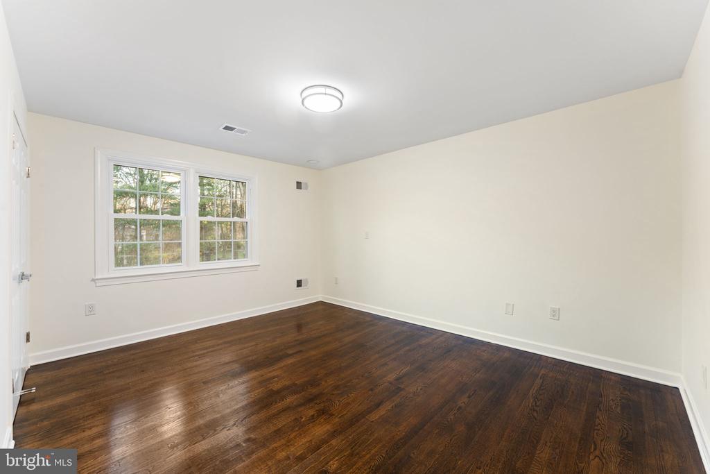 11005 EARLSGATE LANE