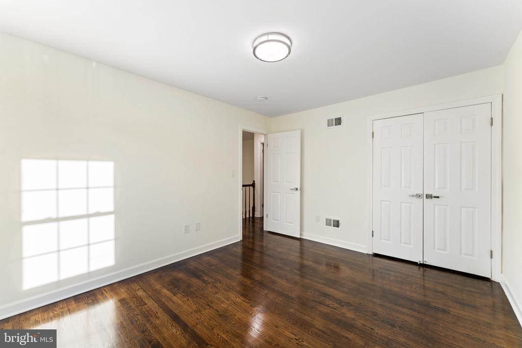 11005 EARLSGATE LANE