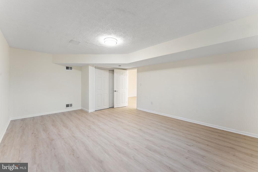 11005 EARLSGATE LANE