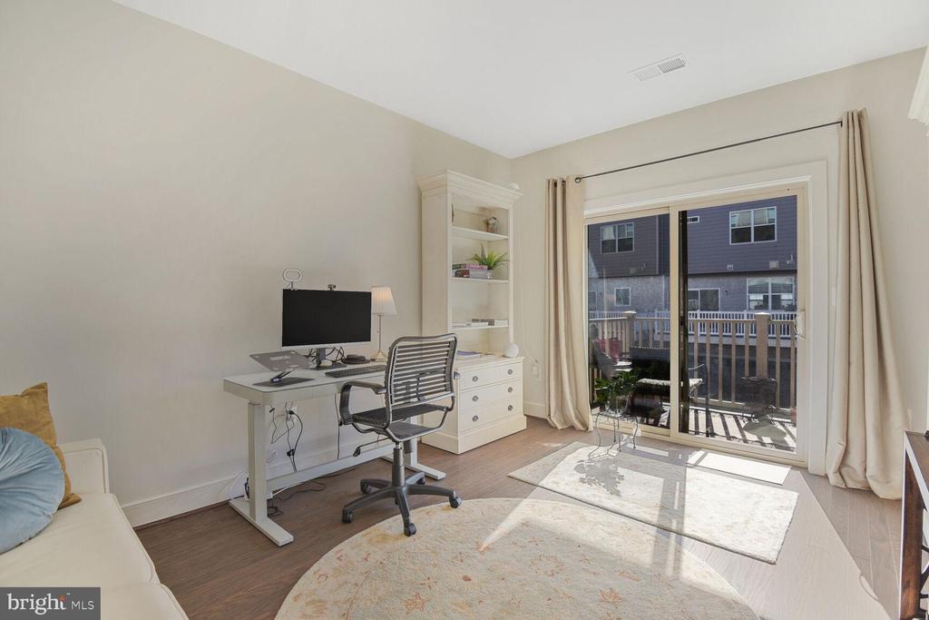 813 ROCKWELL AVENUE 813