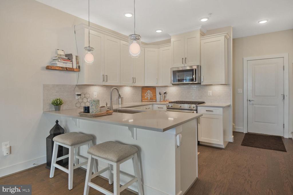 813 ROCKWELL AVENUE 813