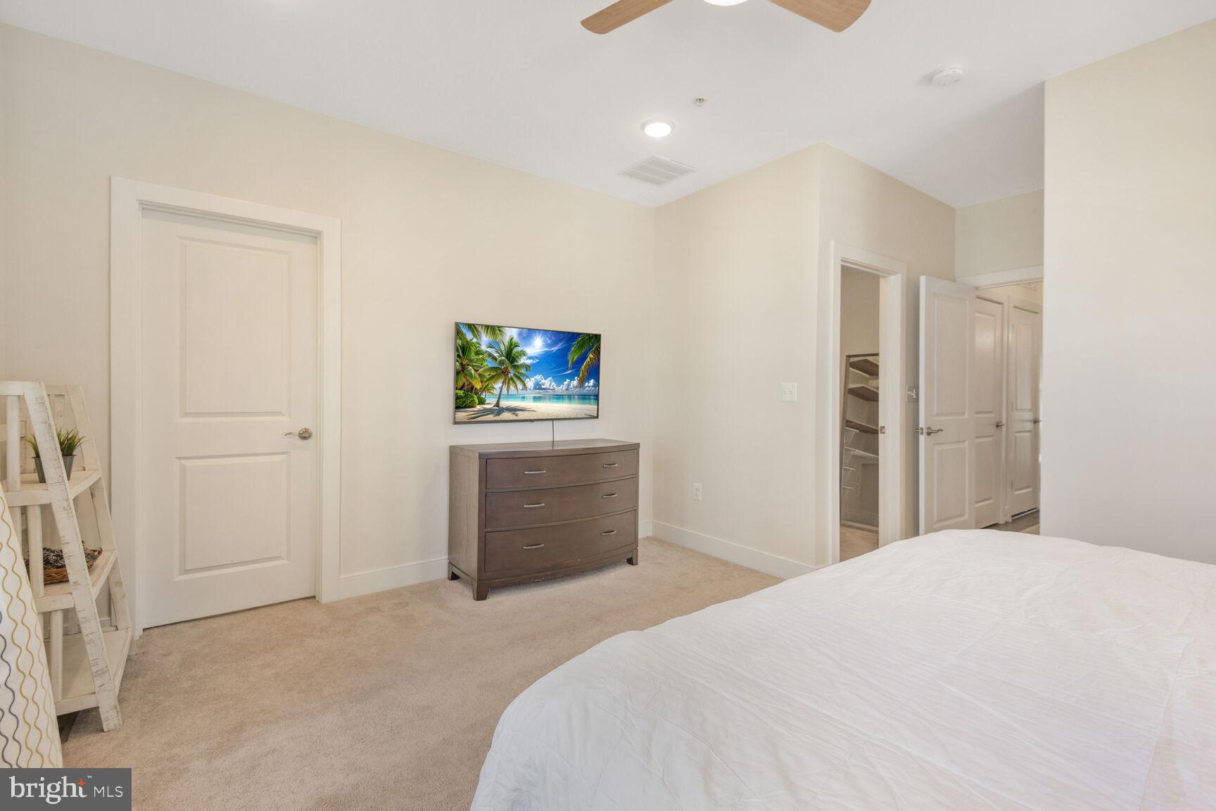 813 ROCKWELL AVENUE 813