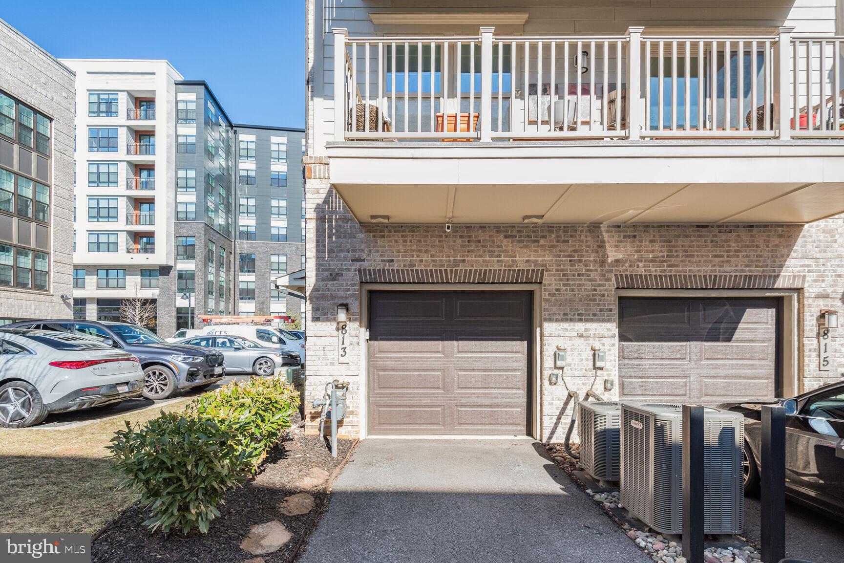 813 ROCKWELL AVENUE 813