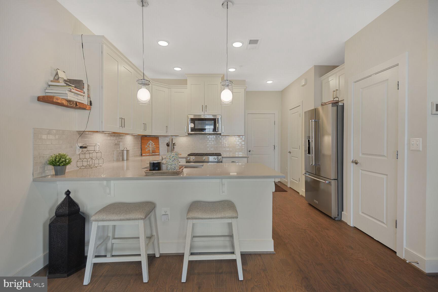813 ROCKWELL AVENUE 813