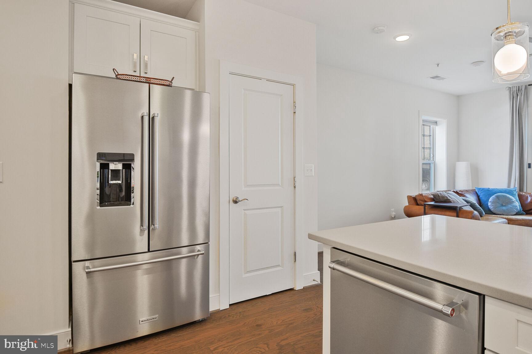 813 ROCKWELL AVENUE 813