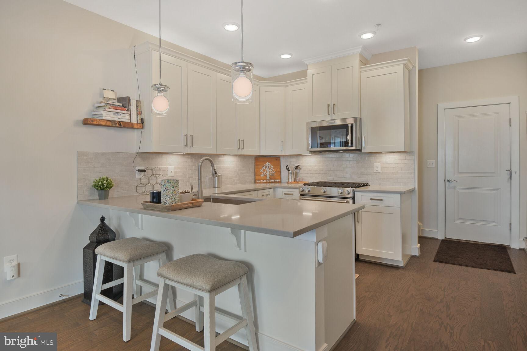 813 ROCKWELL AVENUE 813
