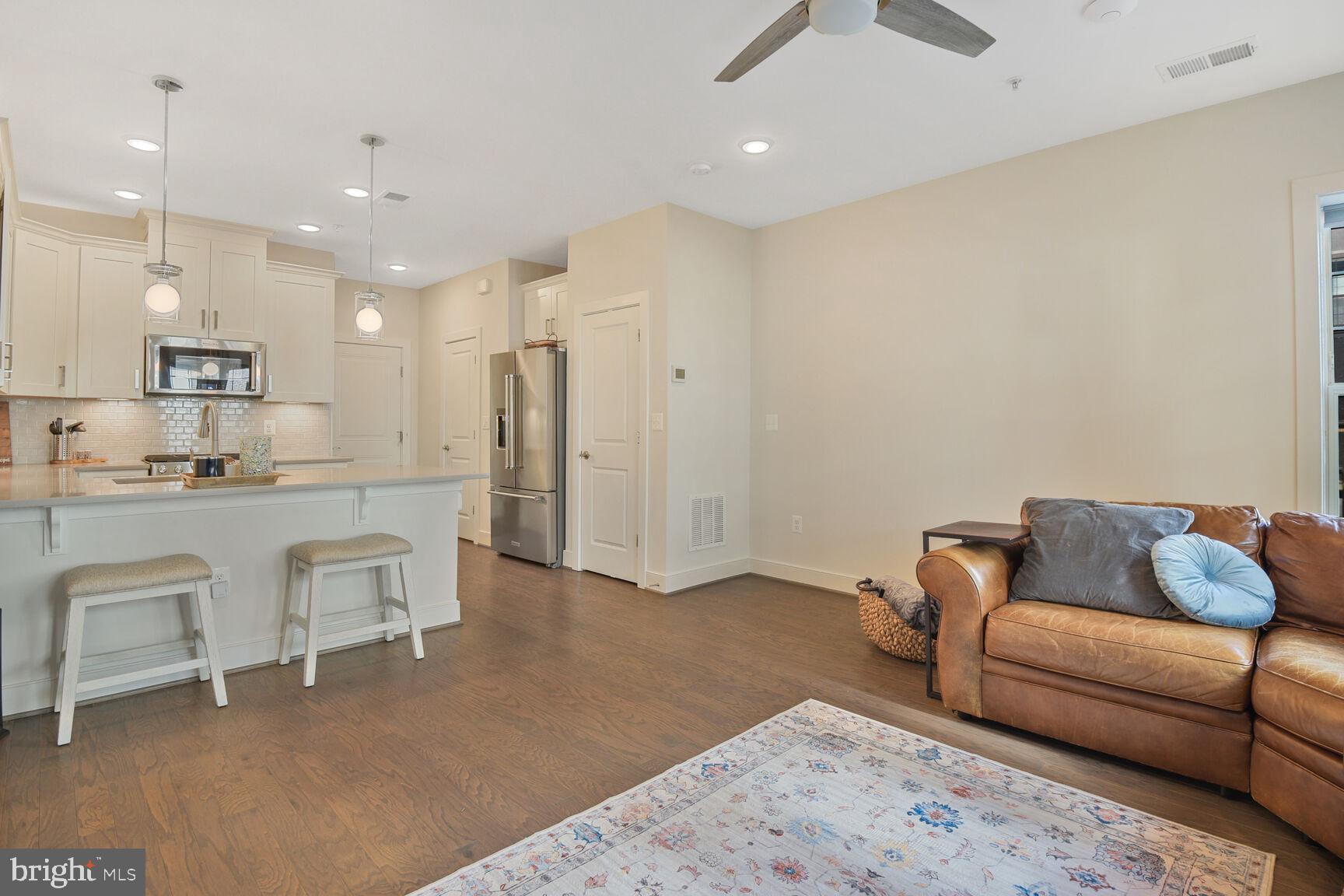 813 ROCKWELL AVENUE 813