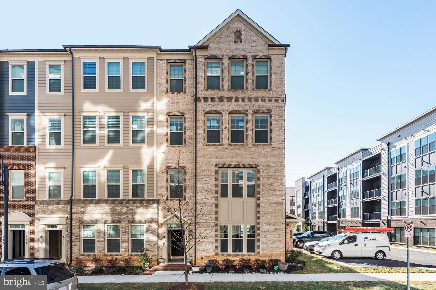 813 ROCKWELL AVENUE 813