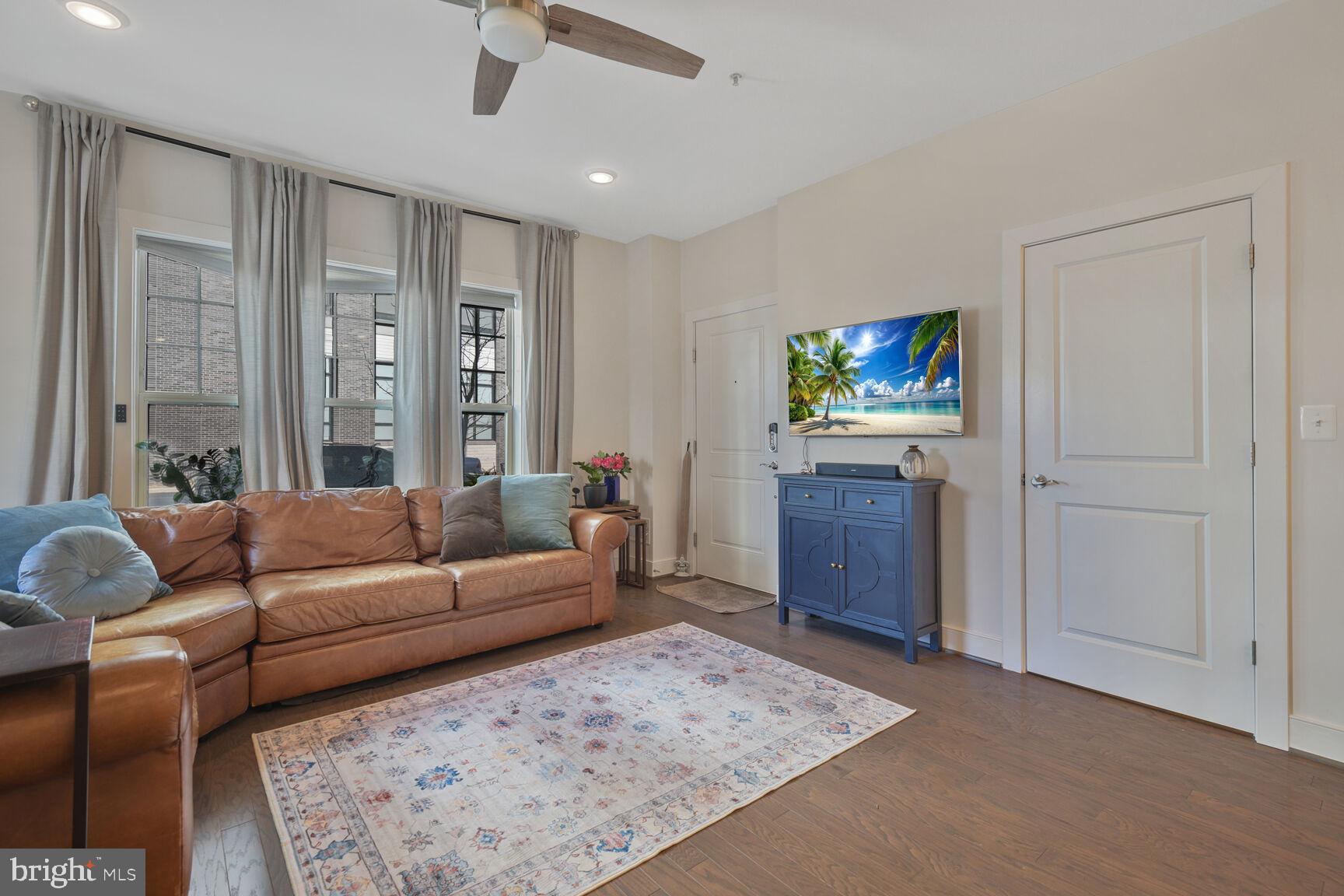 813 ROCKWELL AVENUE 813