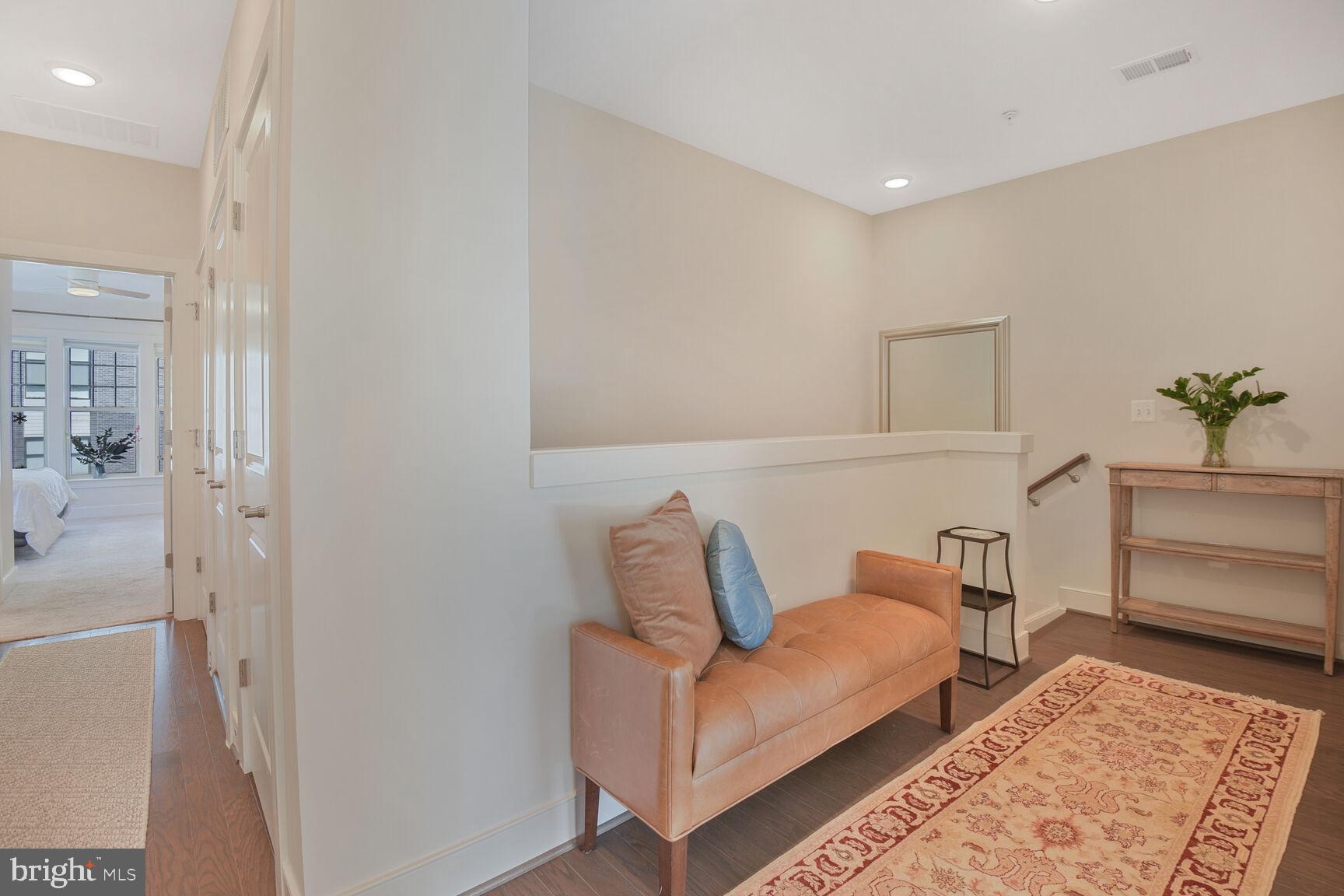 813 ROCKWELL AVENUE 813