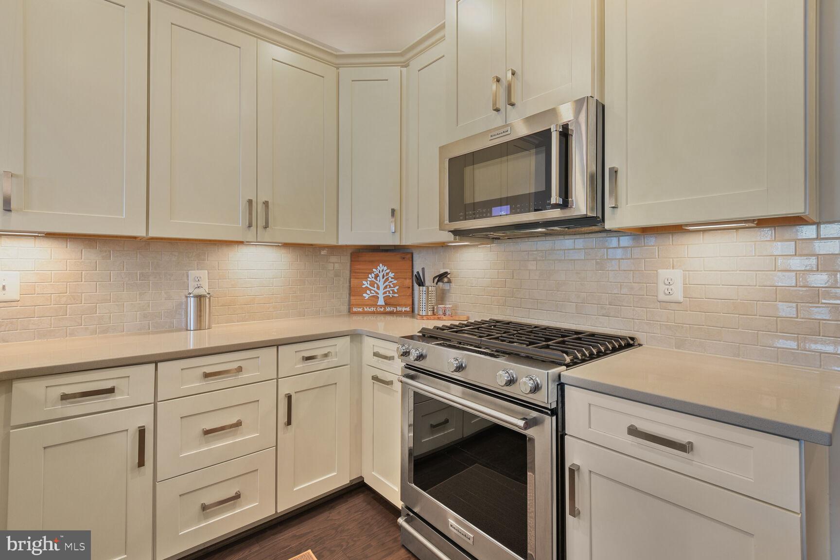 813 ROCKWELL AVENUE 813