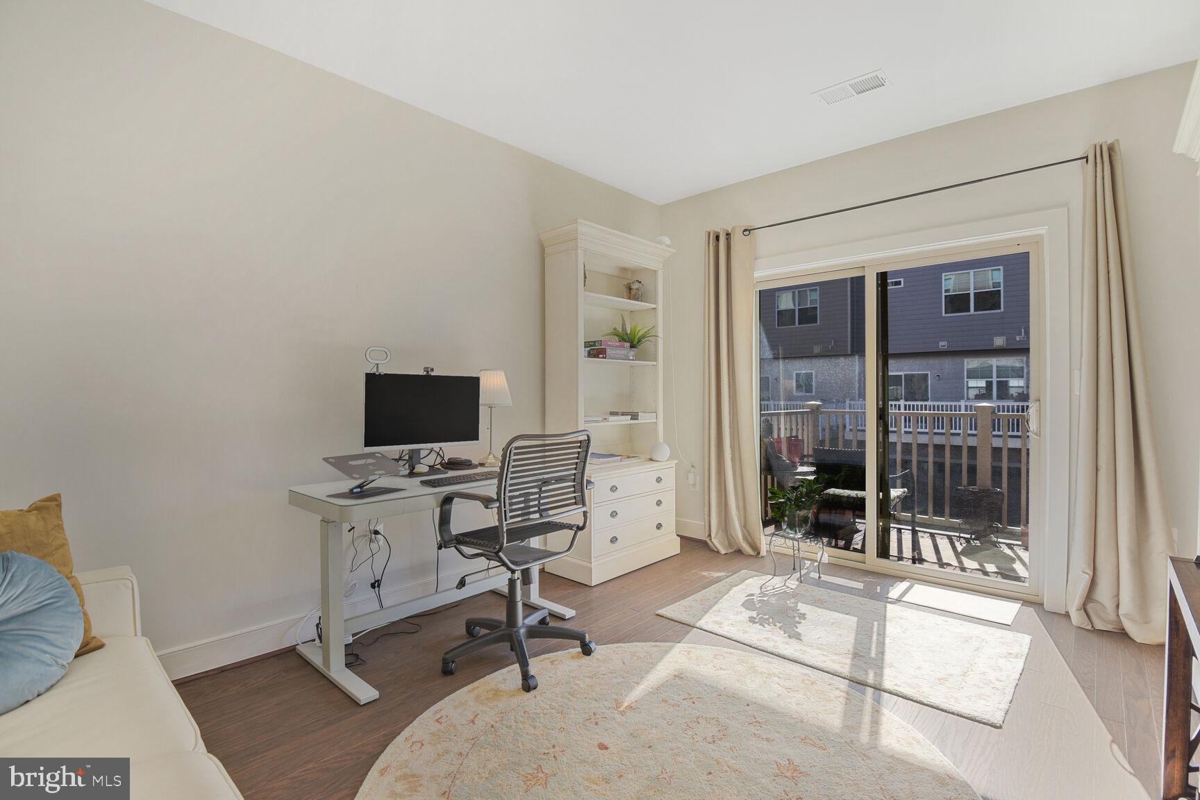 813 ROCKWELL AVENUE 813