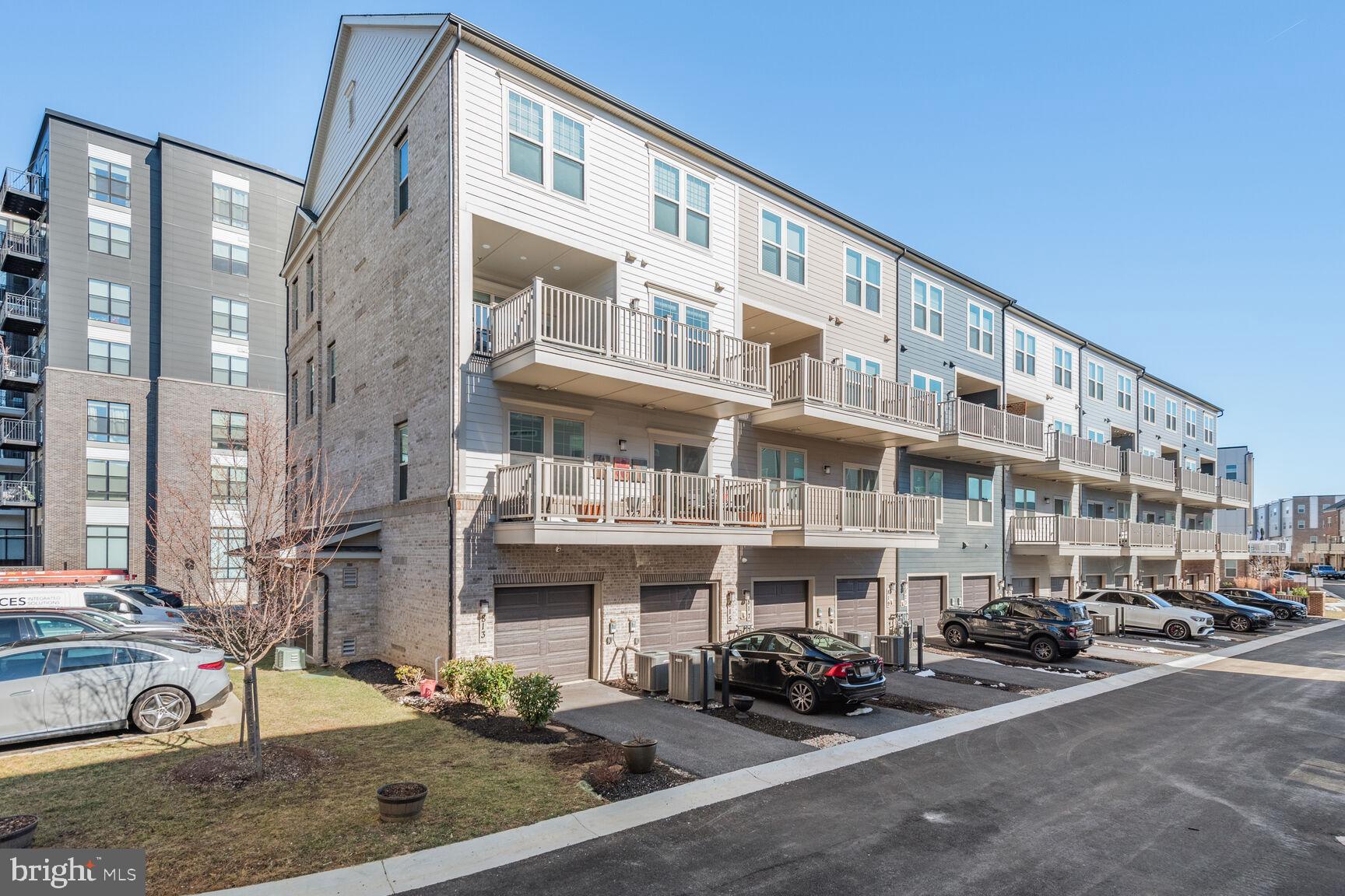813 ROCKWELL AVENUE 813