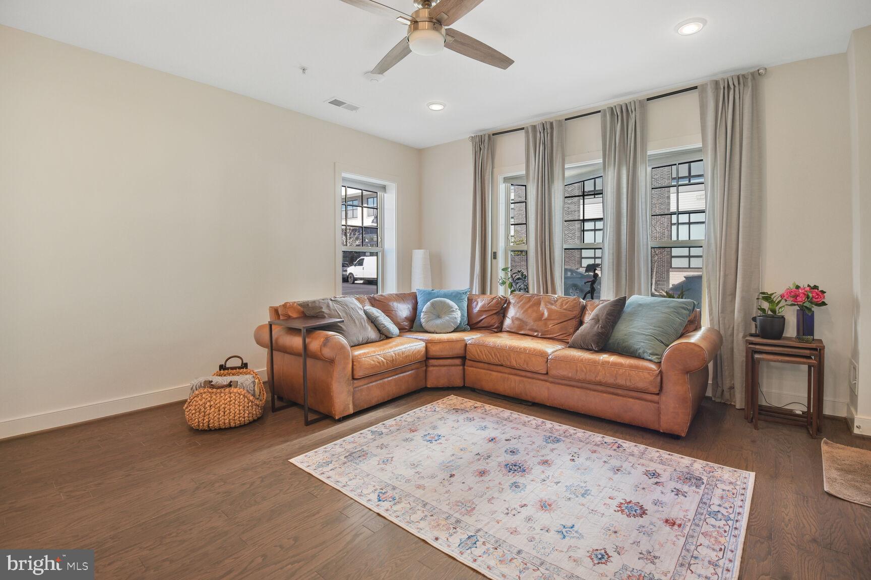 813 ROCKWELL AVENUE 813