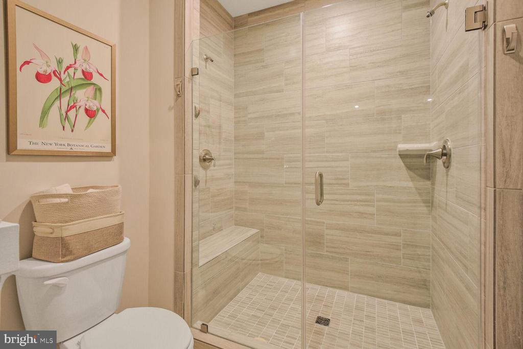 813 ROCKWELL AVENUE 813