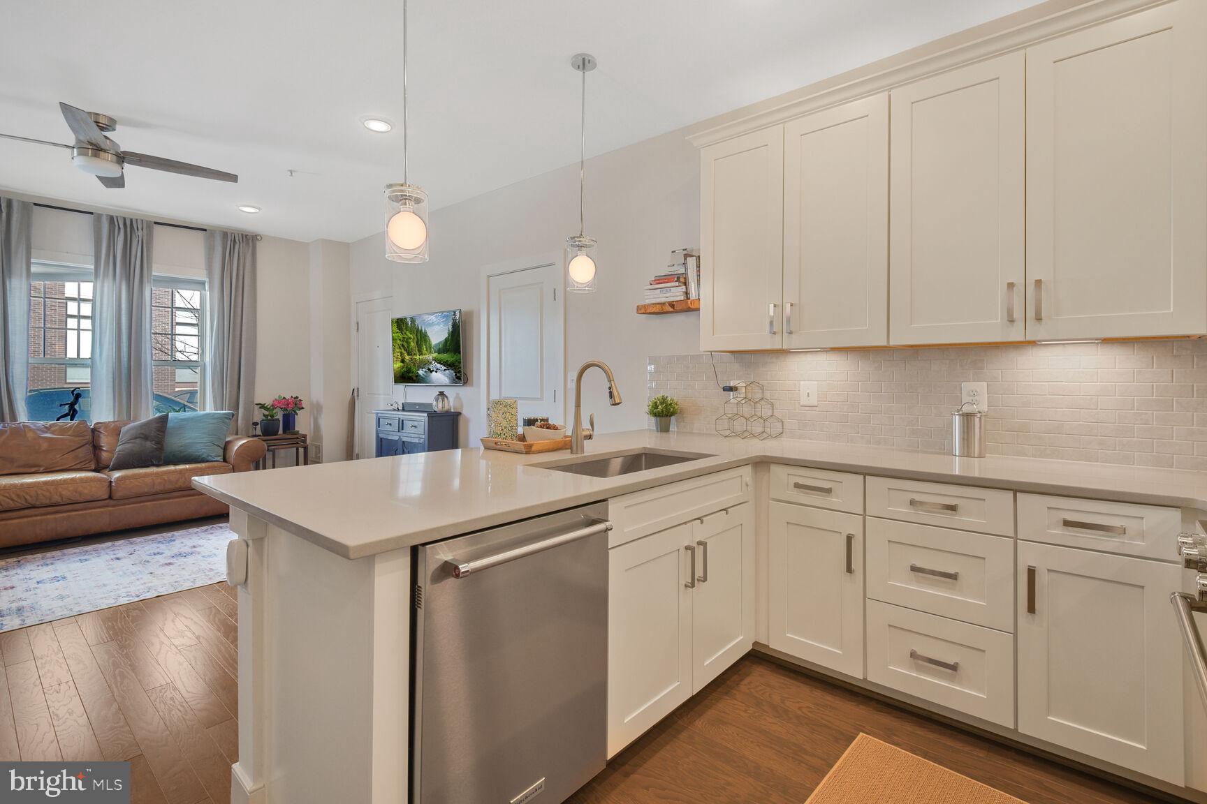 813 ROCKWELL AVENUE 813