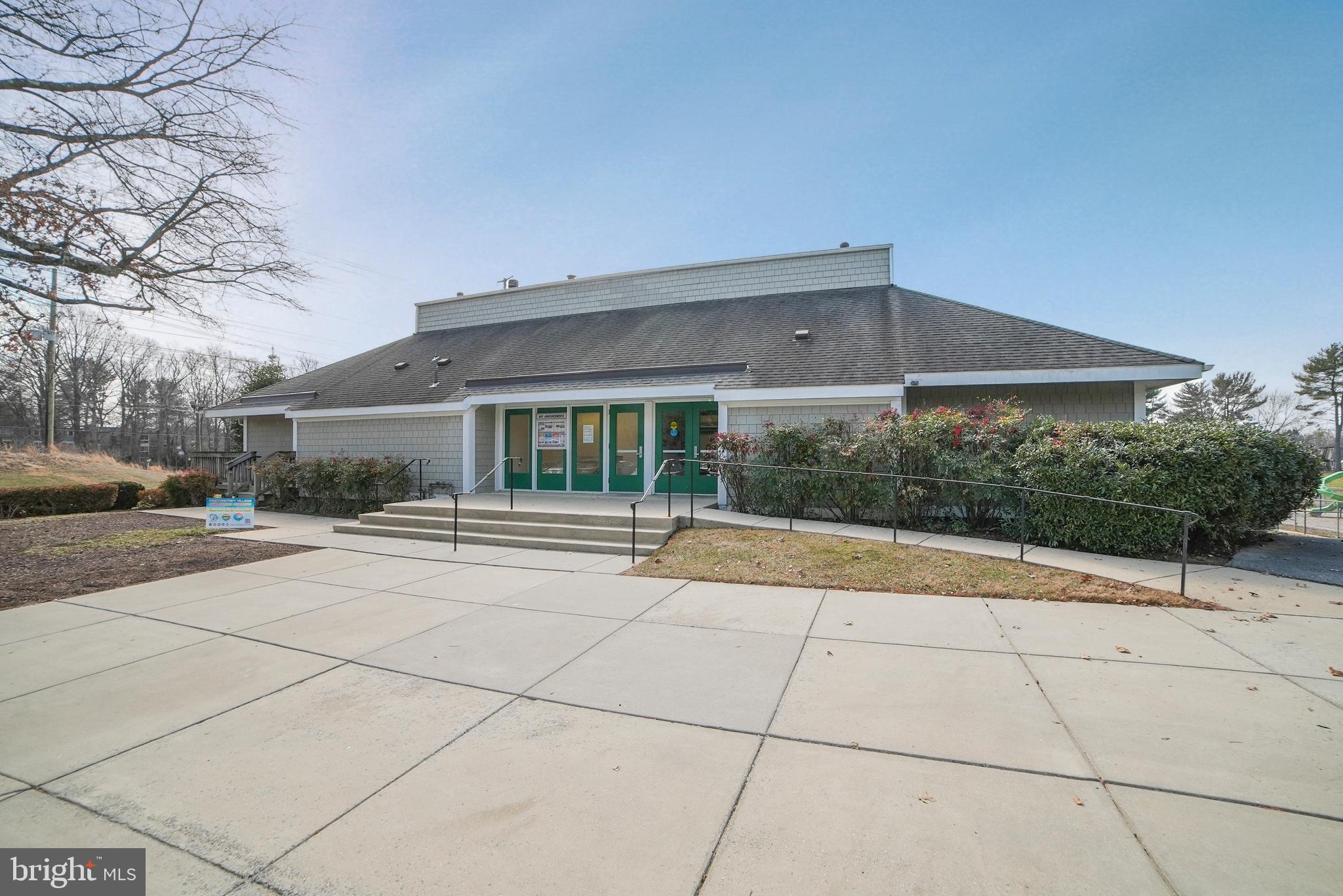 10511 CAMBRIDGE COURT