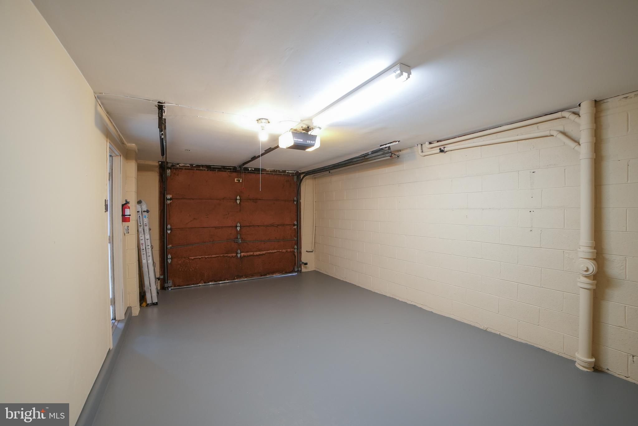 10511 CAMBRIDGE COURT