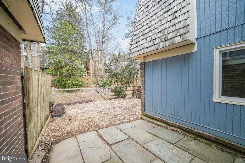 10511 CAMBRIDGE COURT