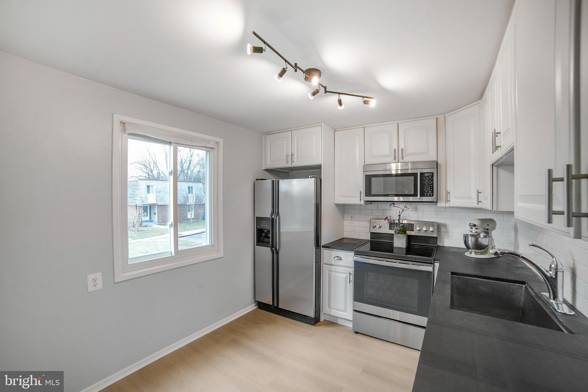 10511 CAMBRIDGE COURT