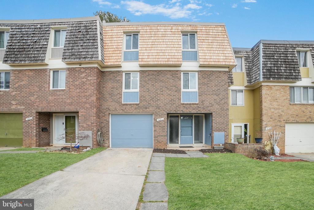 10511 CAMBRIDGE COURT