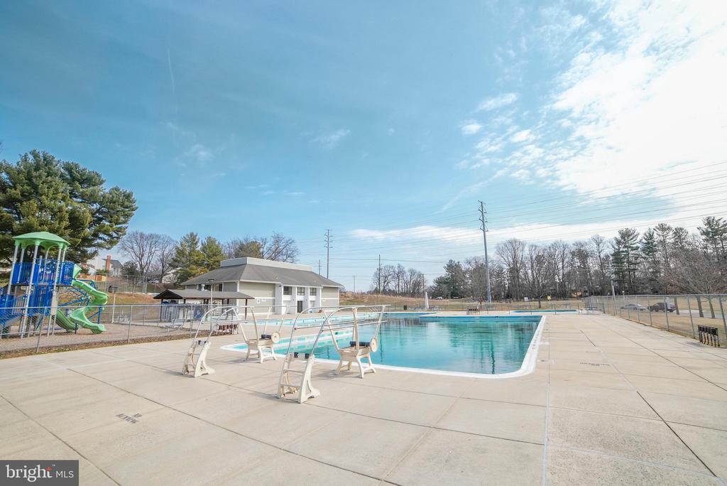 10511 CAMBRIDGE COURT