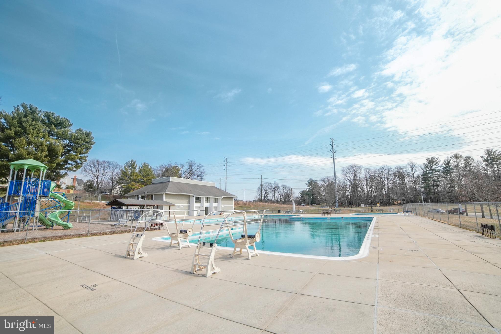 10511 CAMBRIDGE COURT