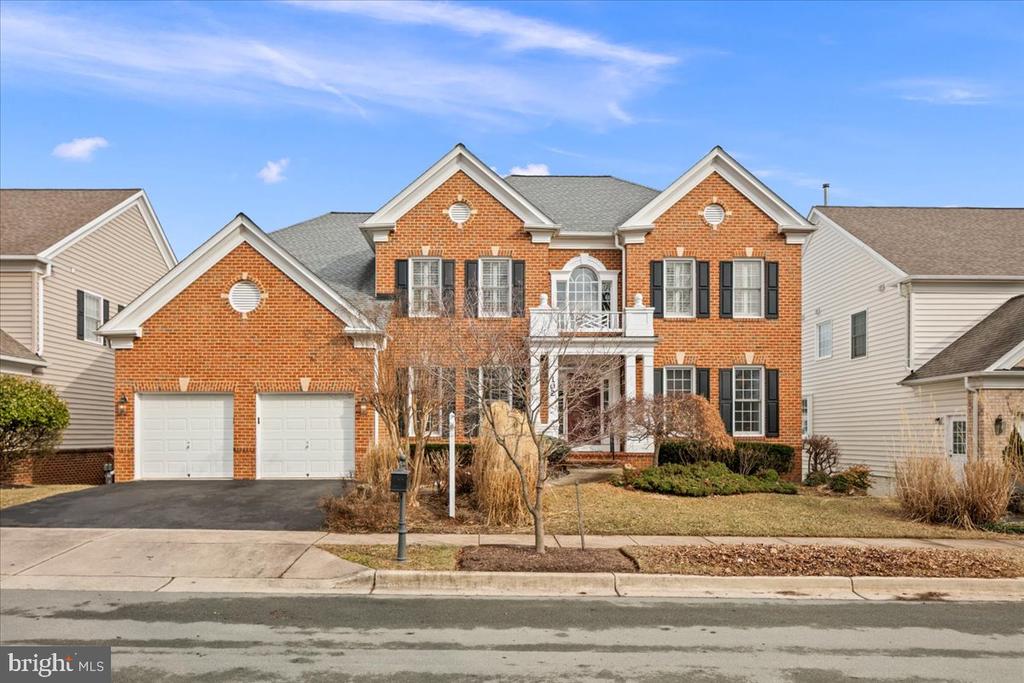 102 DEEP TRAIL LANE