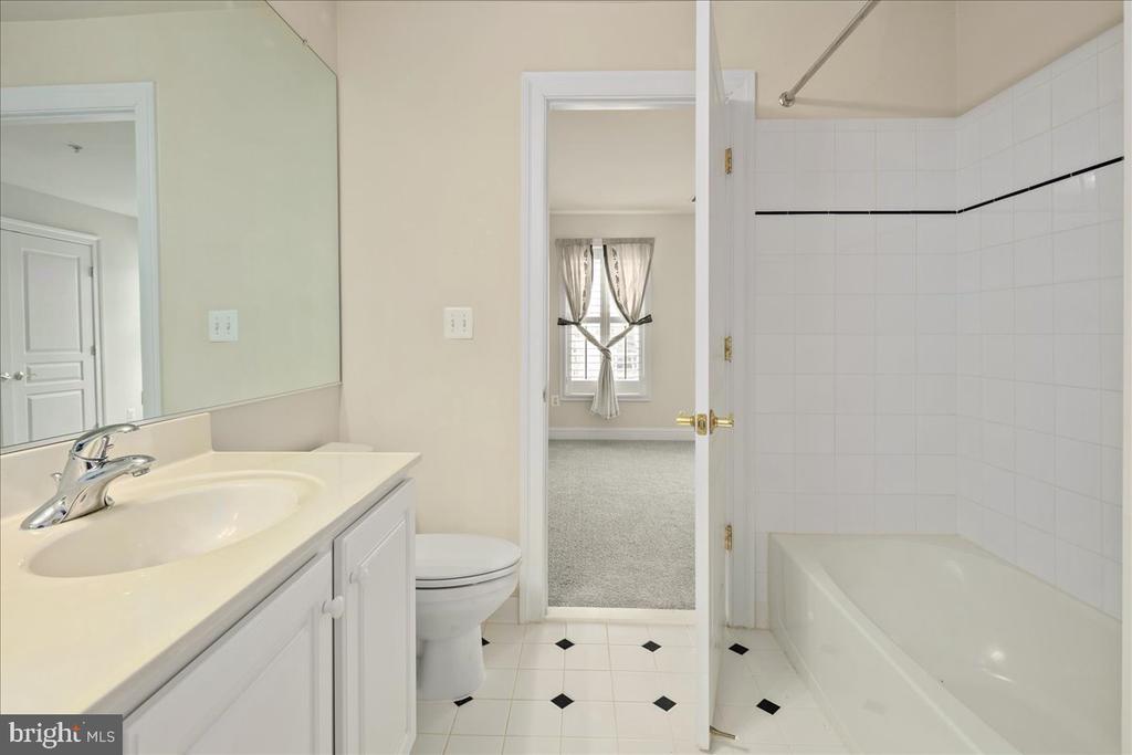 102 DEEP TRAIL LANE