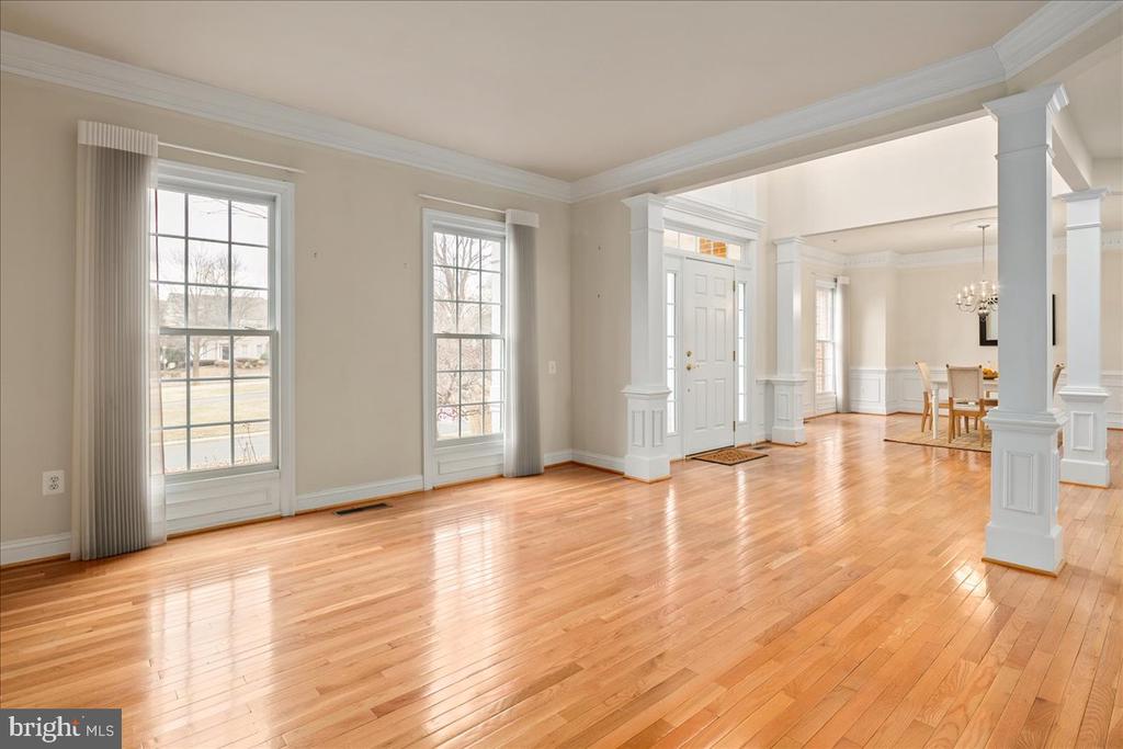 102 DEEP TRAIL LANE