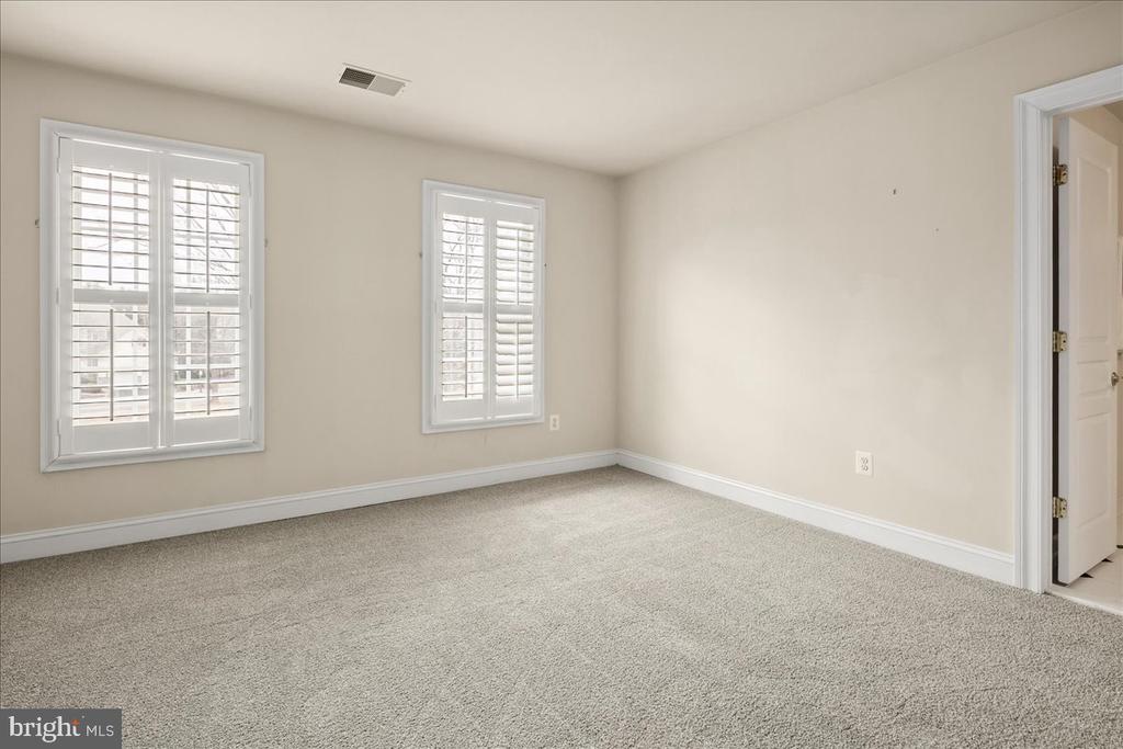 102 DEEP TRAIL LANE