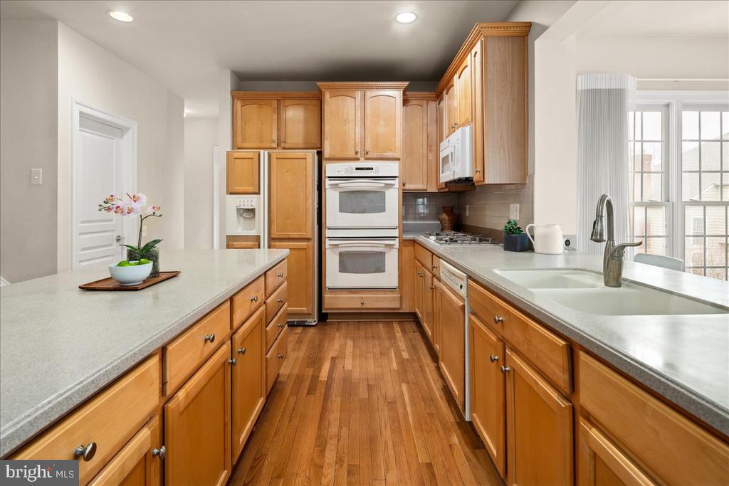 102 DEEP TRAIL LANE