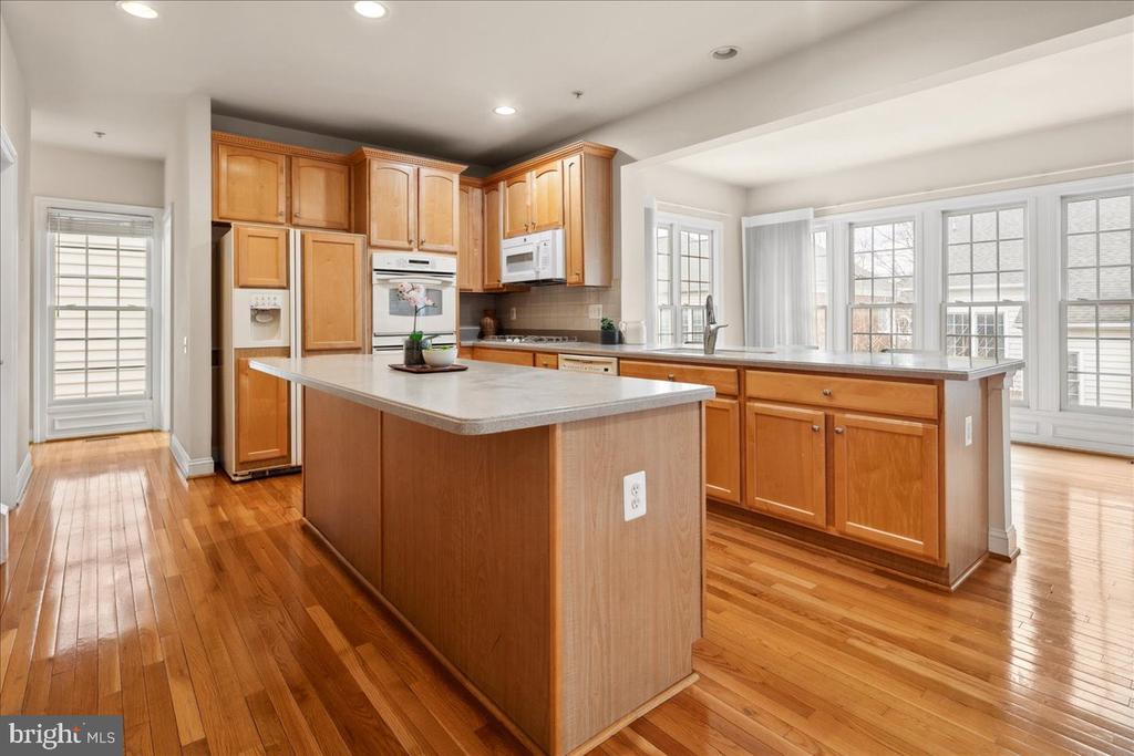 102 DEEP TRAIL LANE