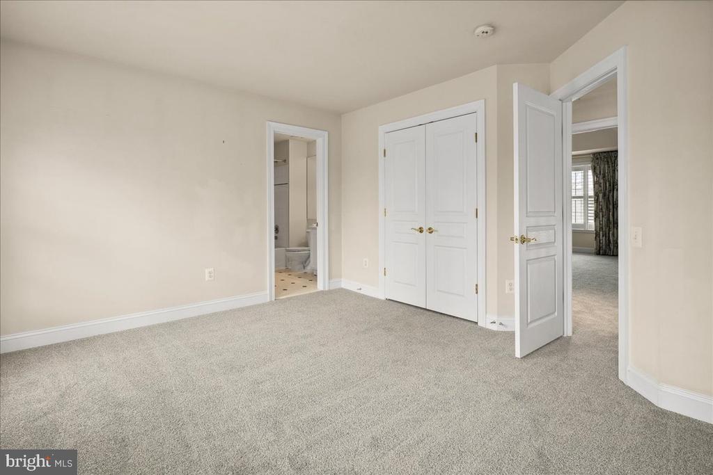102 DEEP TRAIL LANE