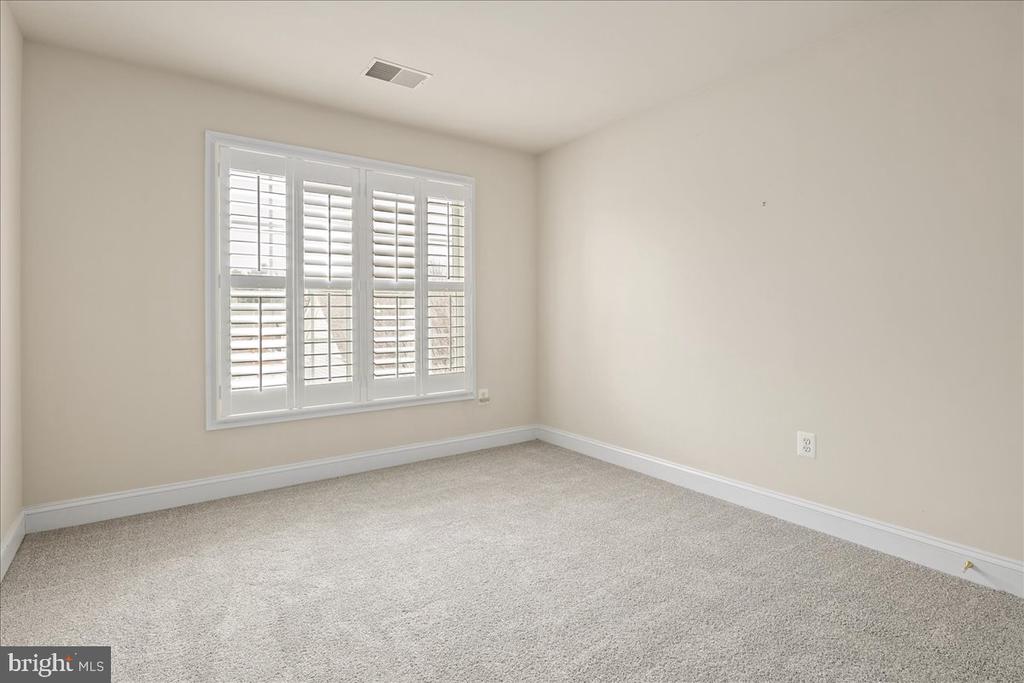 102 DEEP TRAIL LANE