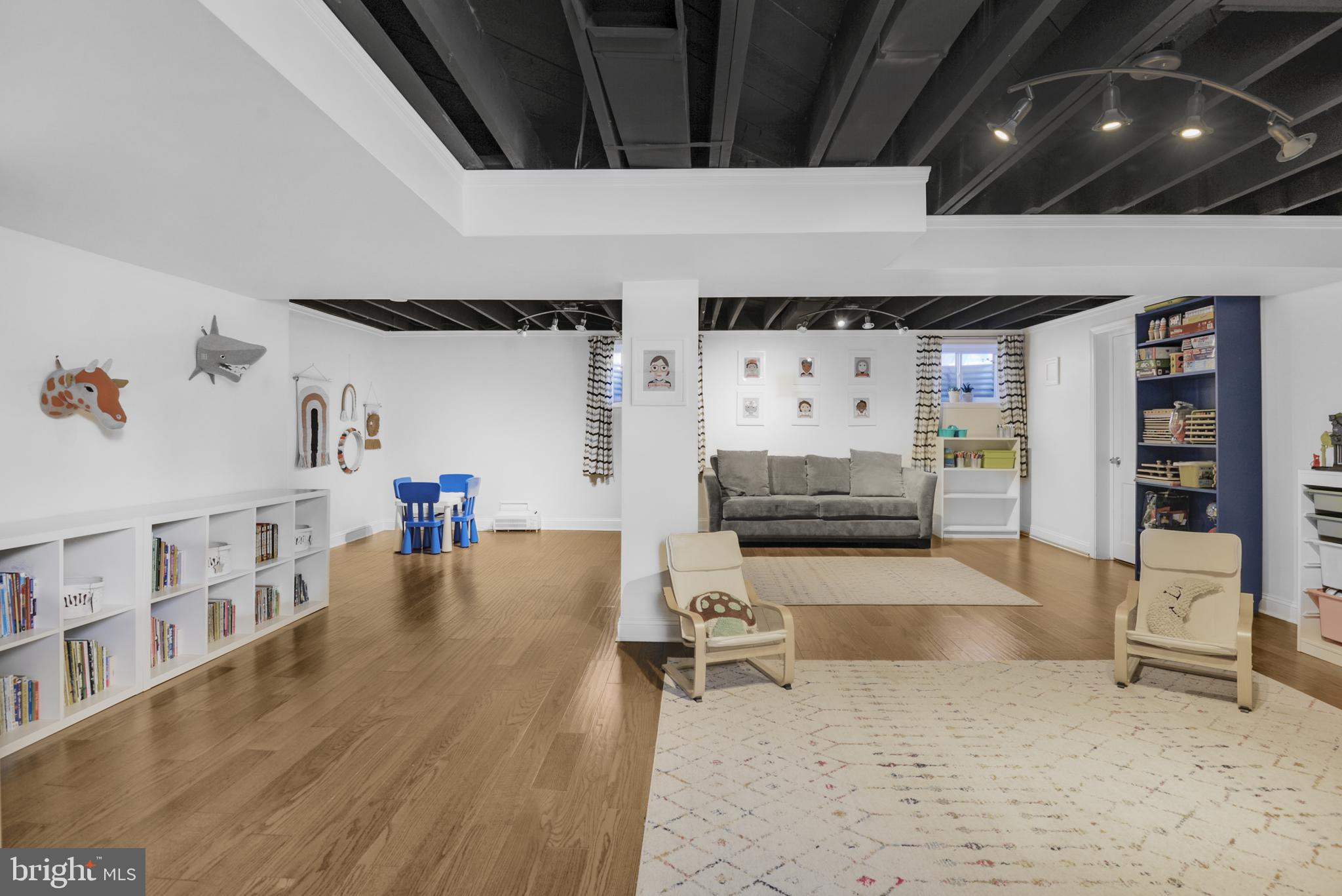 10110 BRUNETT AVENUE