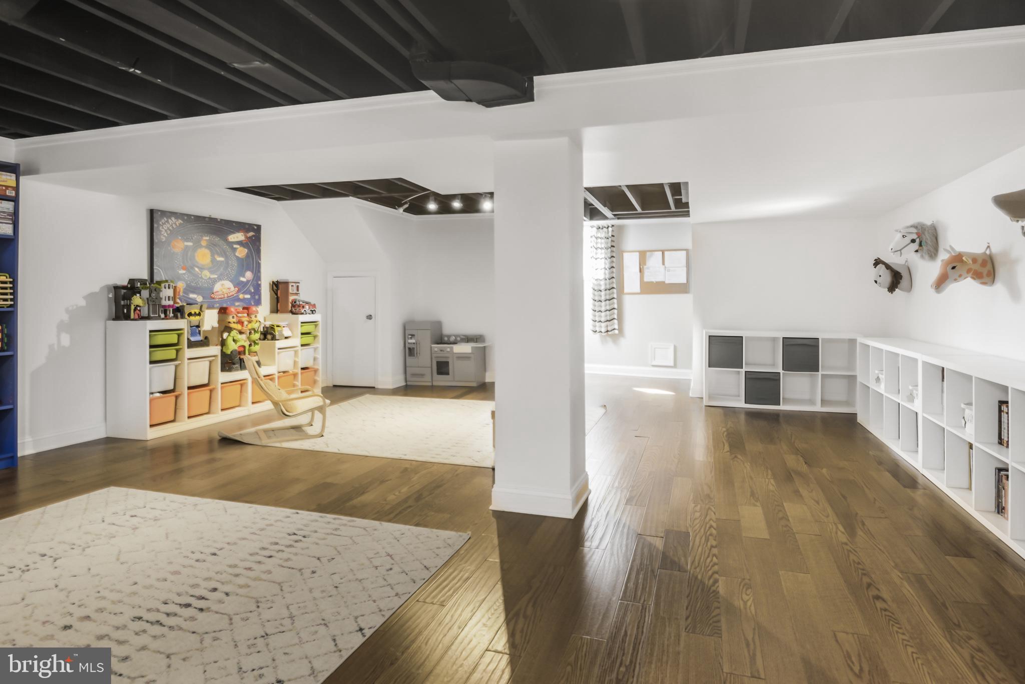 10110 BRUNETT AVENUE