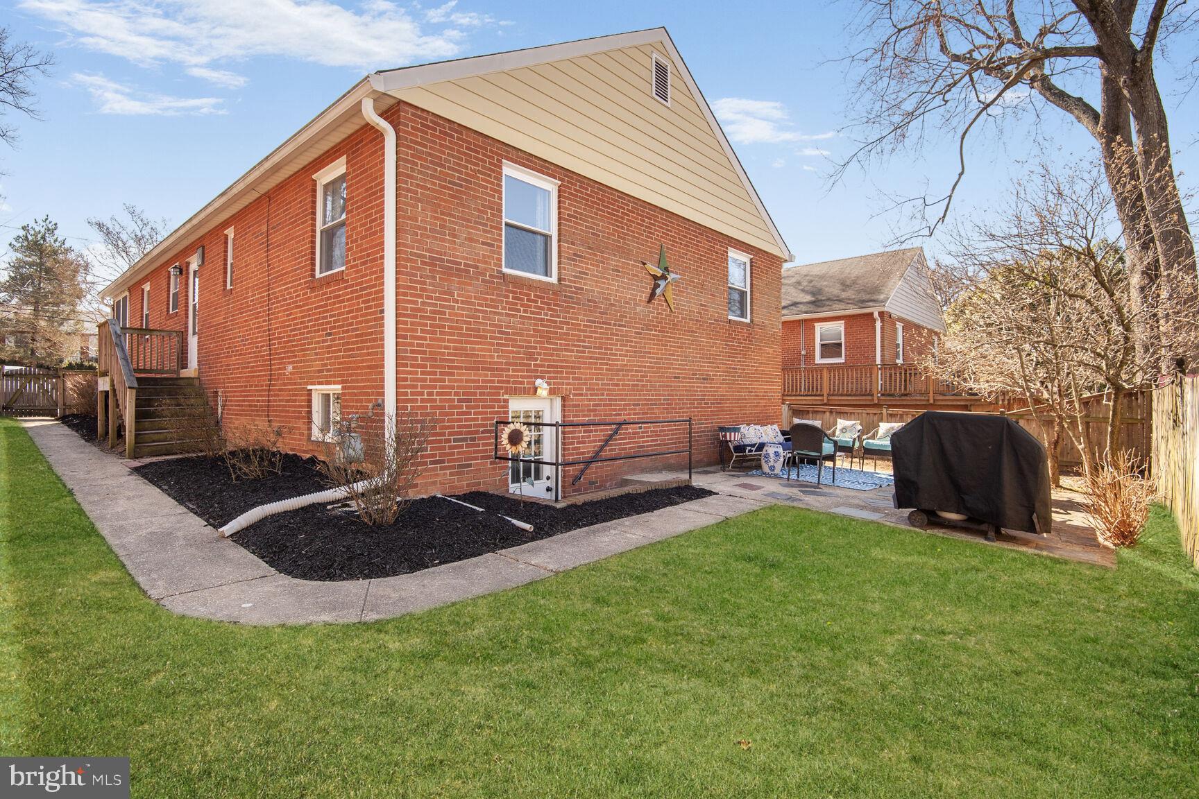 10110 BRUNETT AVENUE