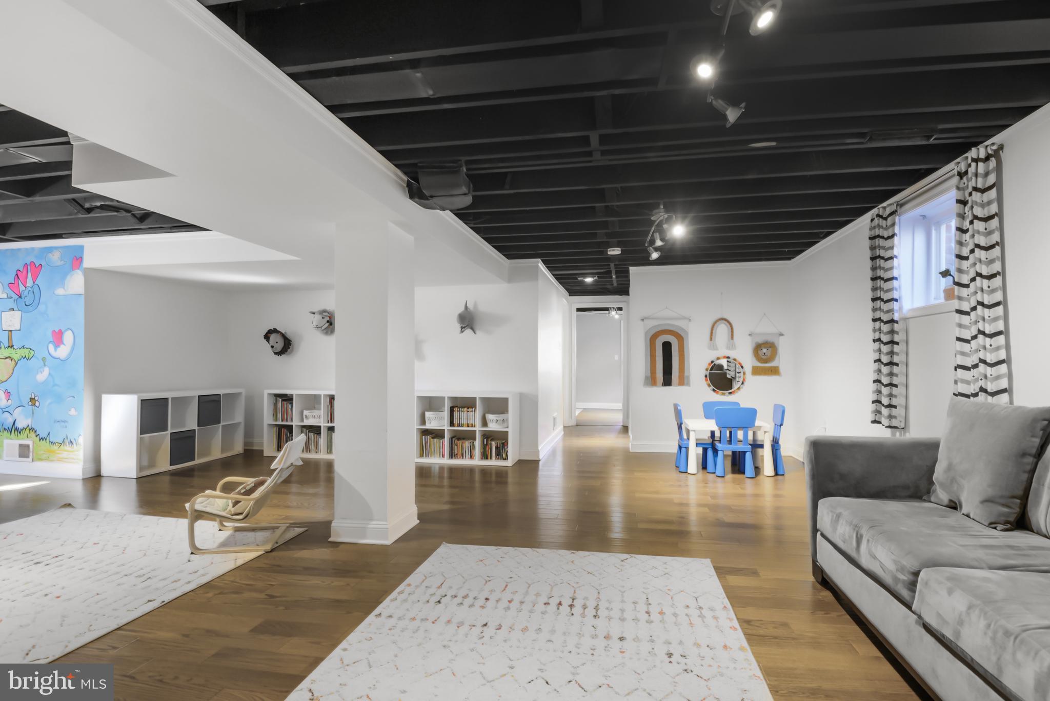 10110 BRUNETT AVENUE