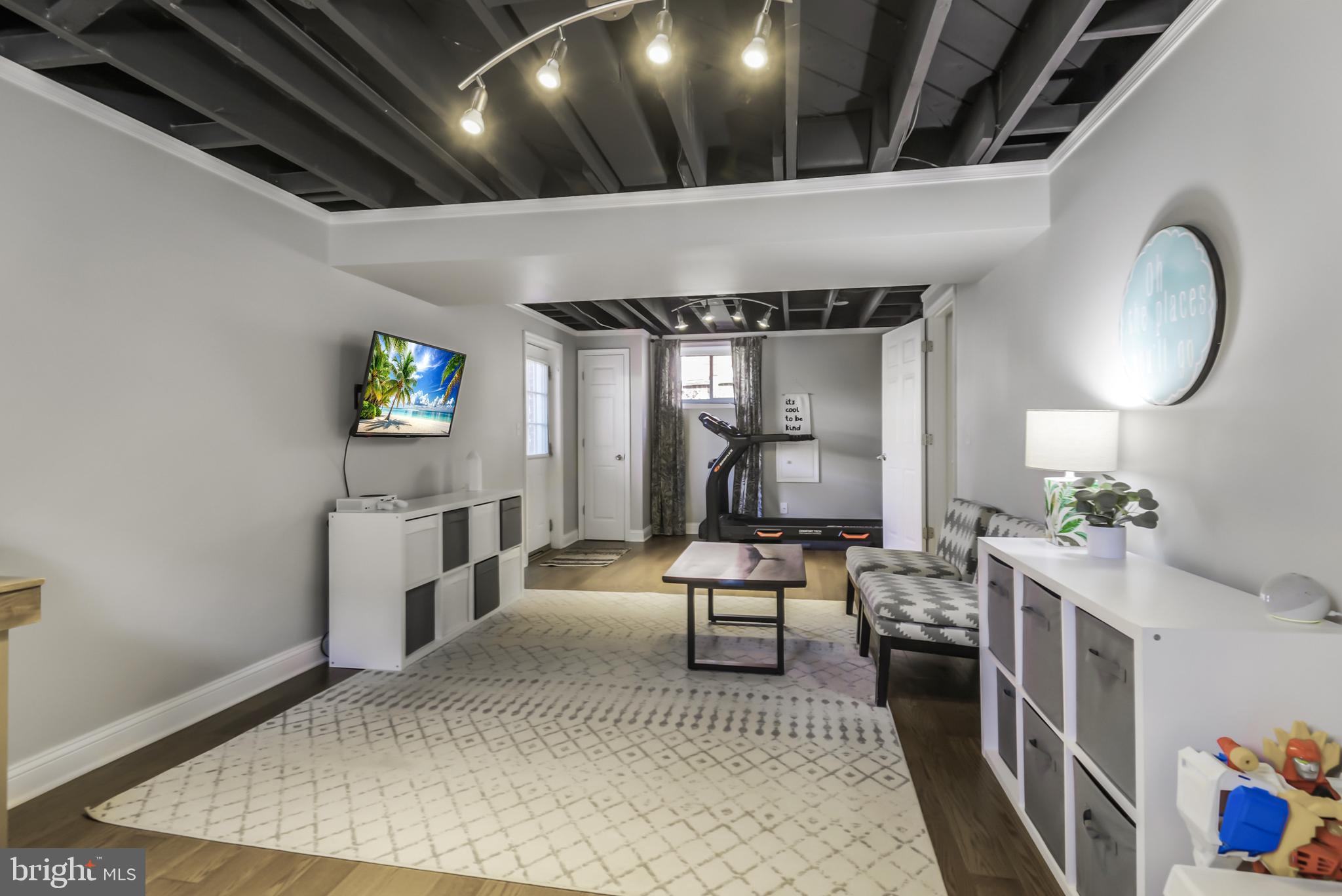 10110 BRUNETT AVENUE