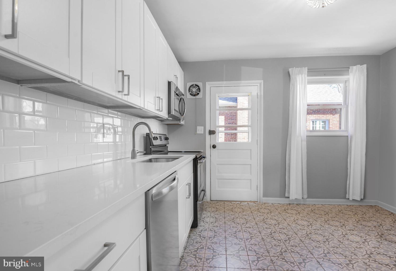 10110 BRUNETT AVENUE