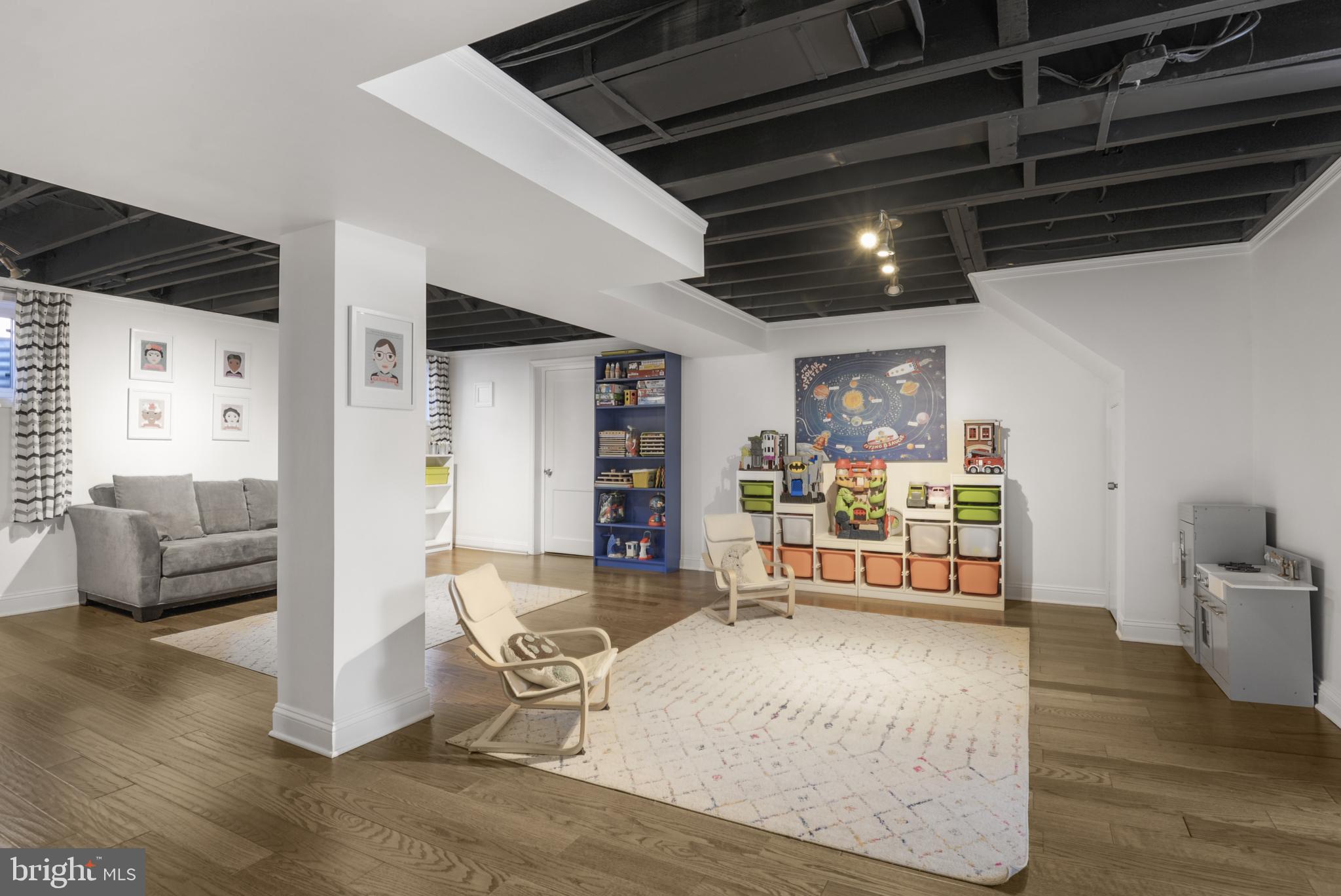 10110 BRUNETT AVENUE