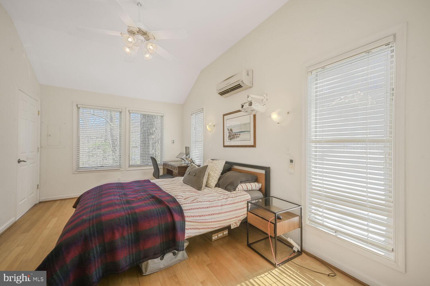 7213 RIDGEWOOD AVENUE