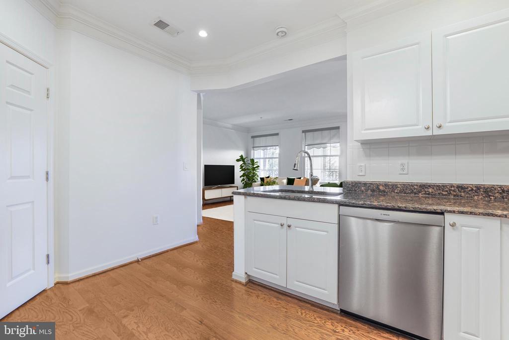 31 BOOTH STREET 251