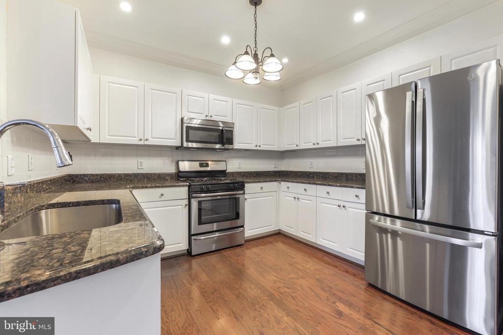 31 BOOTH STREET 251