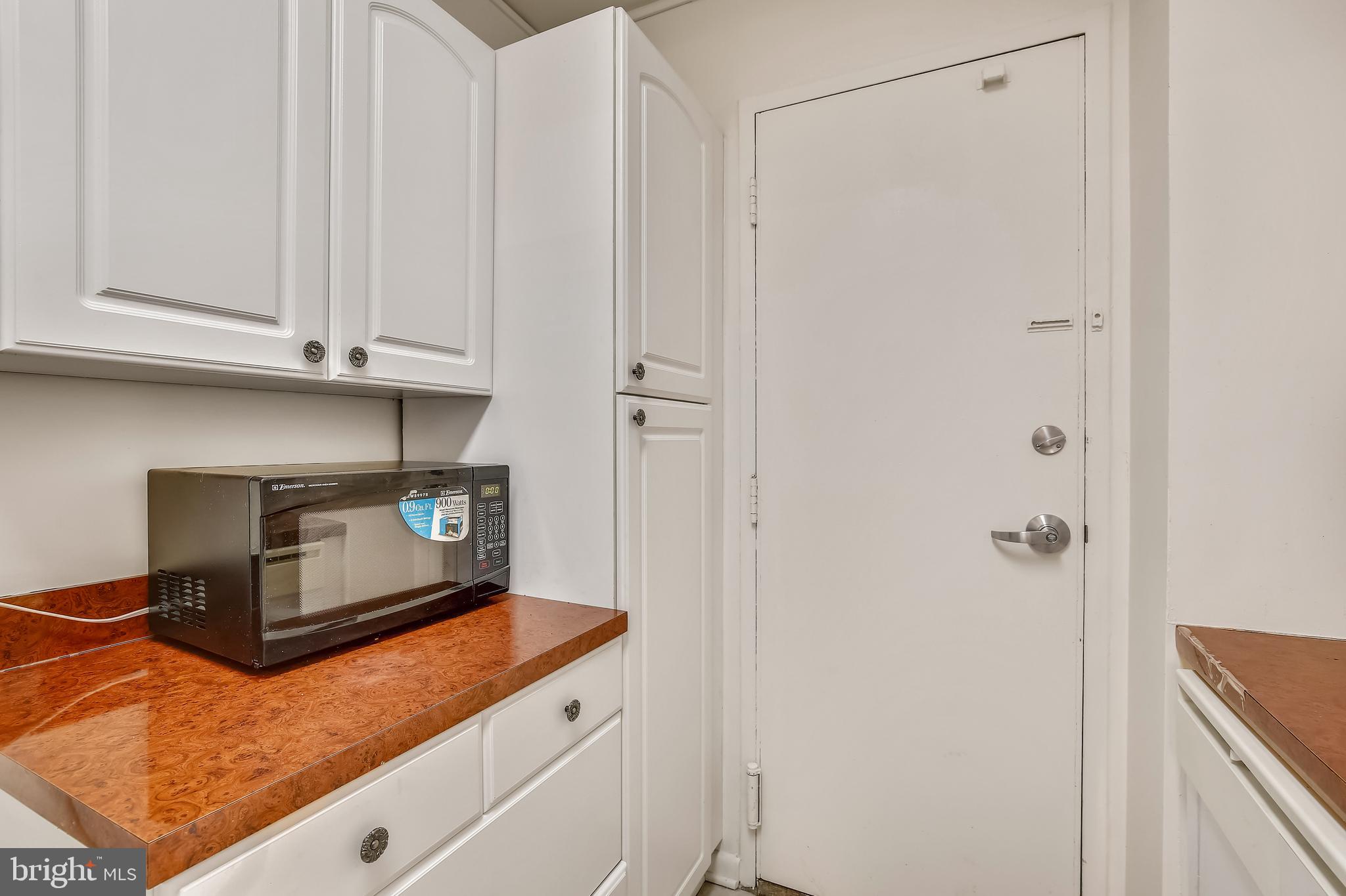 10401 GROSVENOR PLACE 123