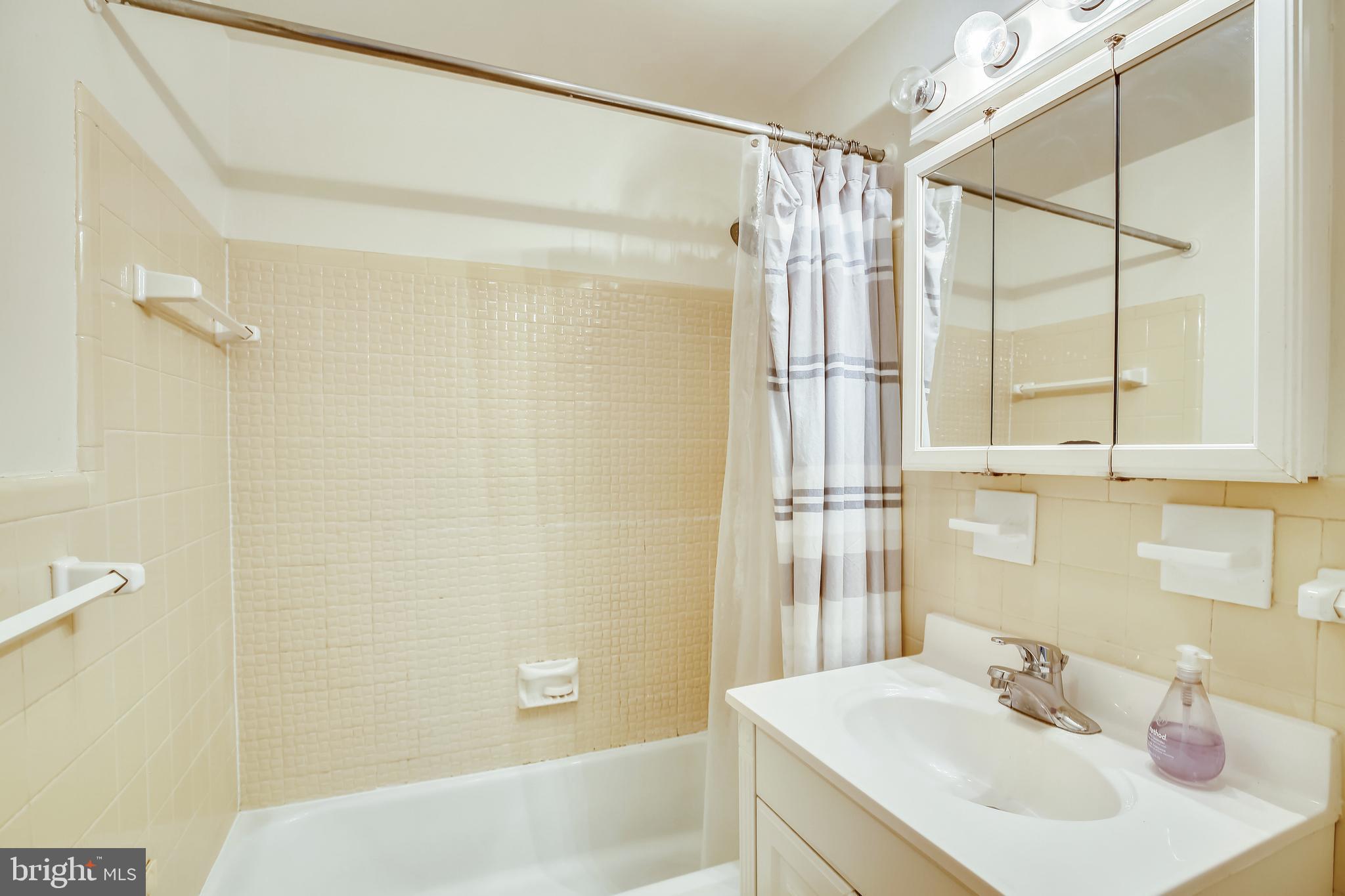 10401 GROSVENOR PLACE 123