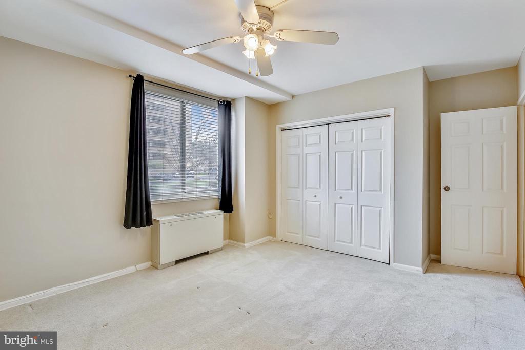 10401 GROSVENOR PLACE 123