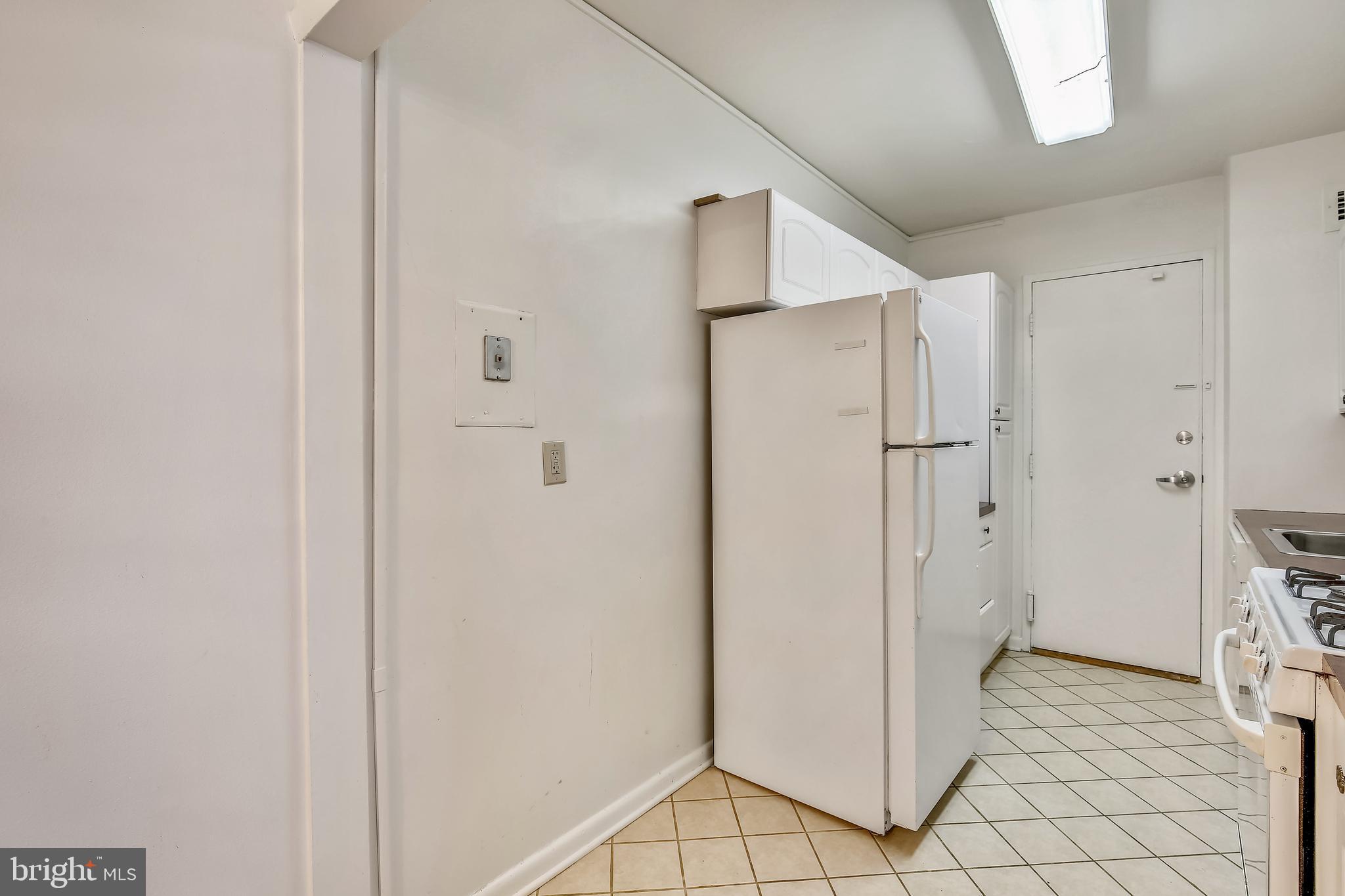 10401 GROSVENOR PLACE 123