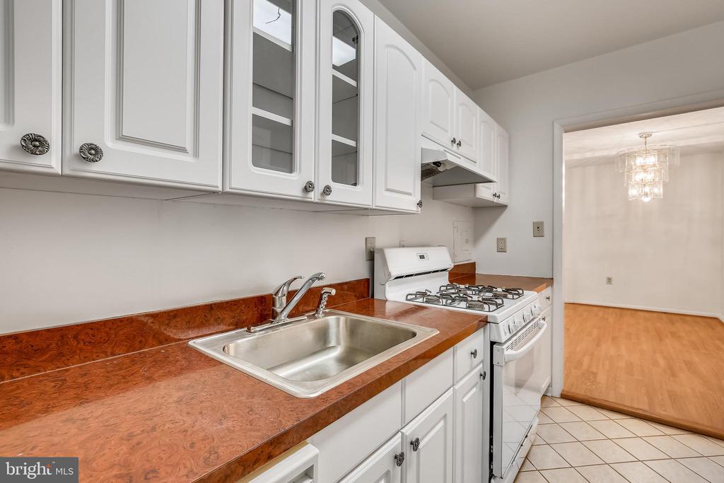 10401 GROSVENOR PLACE 123